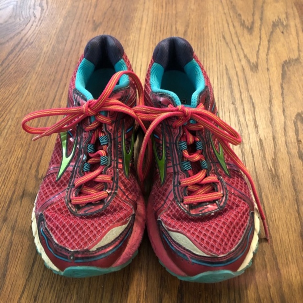 Brooks Adrenaline GTS 15 Shoes Raspberry/Lime Sneaker Size 7 EUC